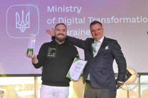 Hannes Astok, Executive Director of e-Governance Academy, handed the prize over to Yevhenii Gorbachov, Head of Diia Company at the e-Governance Conference networking event.